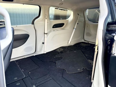 Used 2018 Chrysler Pacifica Touring-L Plus image 8