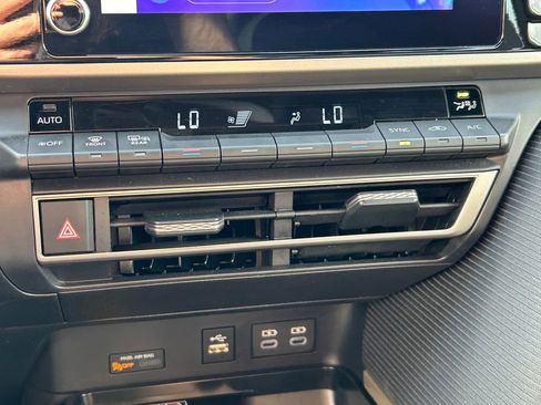 Certified 2025 Toyota Camry SE FWD image 30