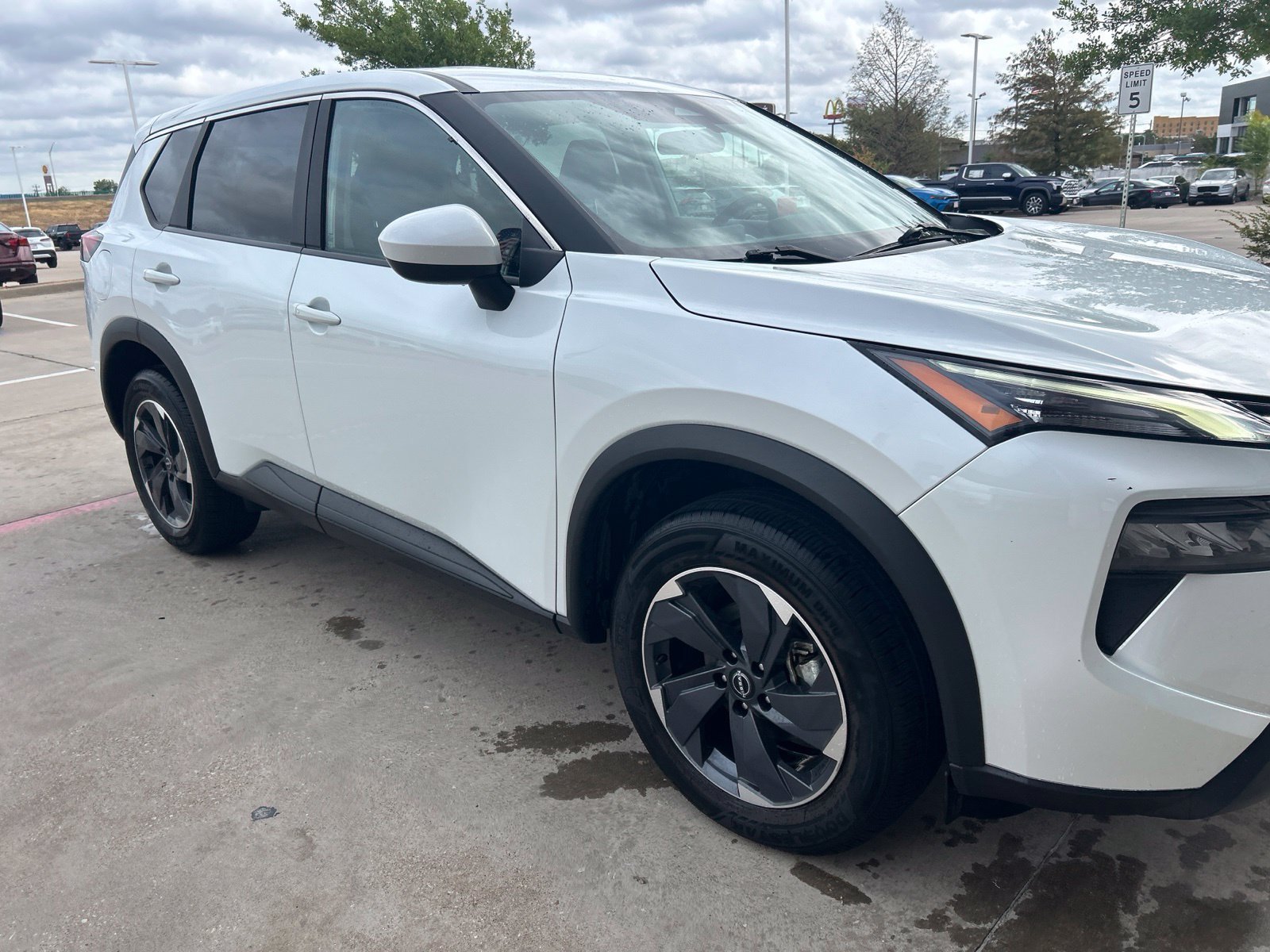 Used 2024 Nissan Rogue SV FWD image 4