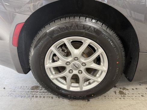 Used 2022 Chrysler Pacifica Touring-L FWD image 7