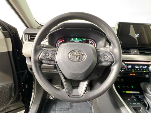Used 2025 Toyota RAV4 XLE w/ Convenience Package FWD image 18