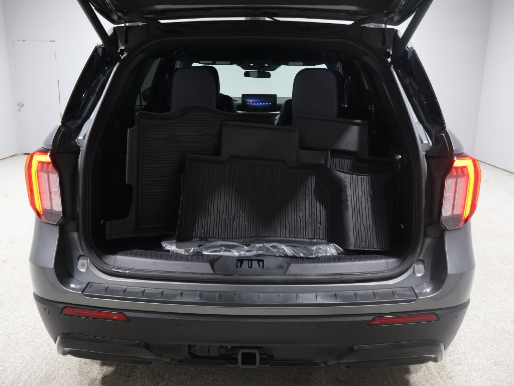 Used 2025 Ford Explorer ST-Line AWD/4WD image 18