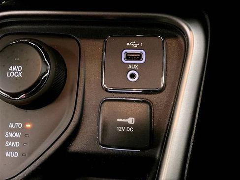 Used 2021 Jeep Compass Latitude w/ Convenience Group AWD/4WD image 31