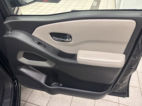 Used 2025 Nissan Frontier SV image 23