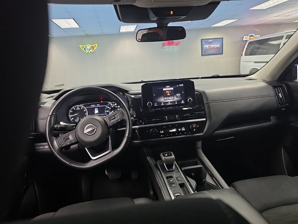 Used 2025 Nissan Pathfinder SV FWD image 21