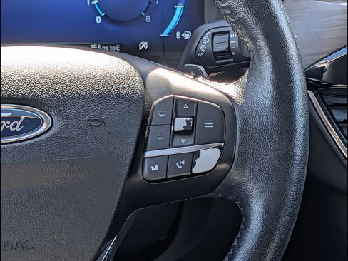 Used 2020 Ford Escape Titanium w/ Titanium Premium Package 2.0 AWD/4WD image 18