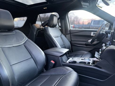 Used 2023 Ford Explorer ST w/ Technology Package image 12