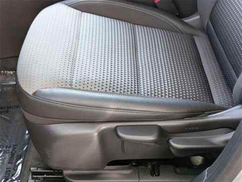 Used 2025 Chevrolet Trax LT w/ LT Convenience Package image 15