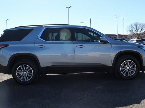 Used 2024 Chevrolet Traverse LT image 10
