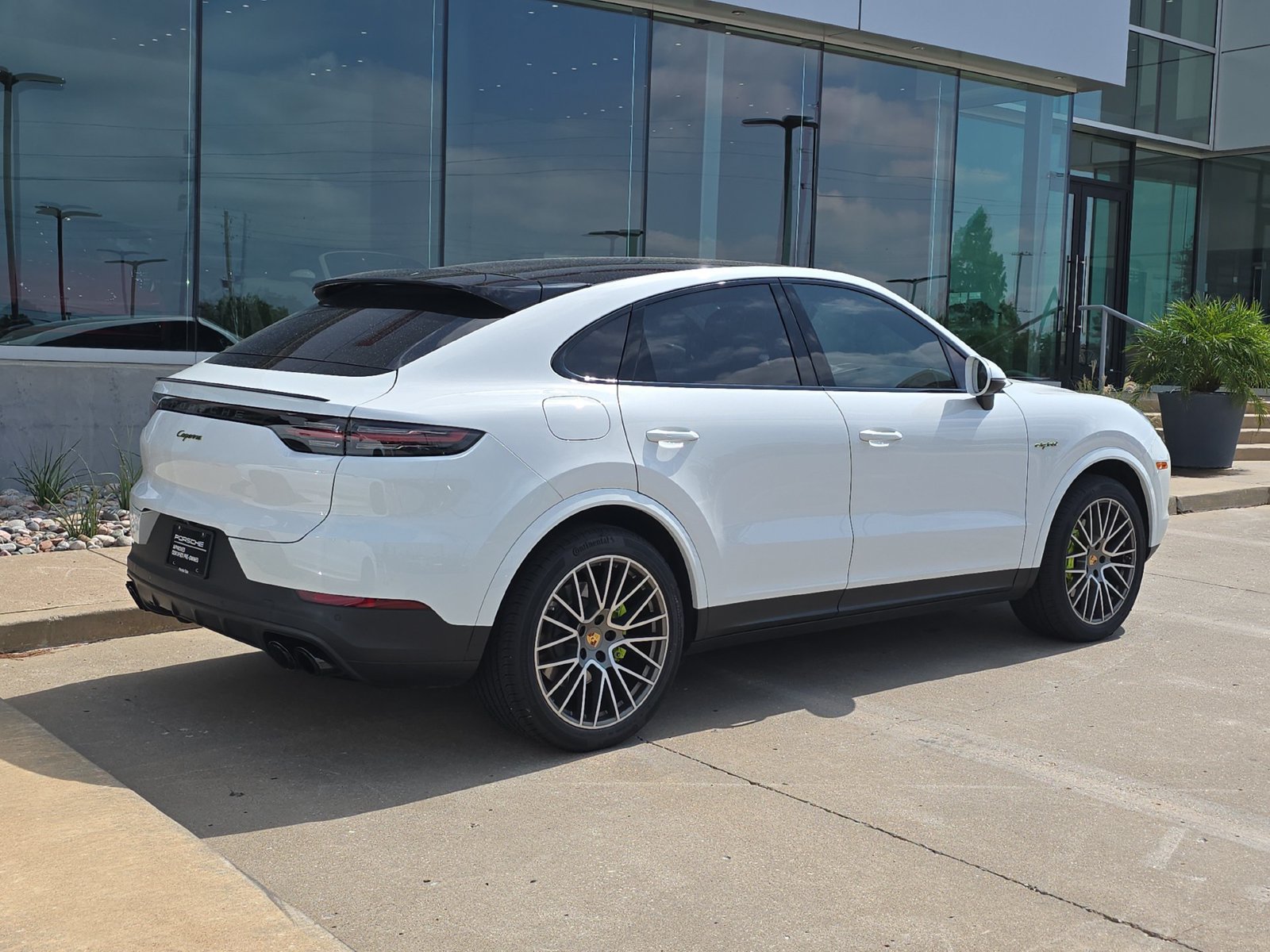 Certified 2023 Porsche Cayenne Platinum Edition AWD/4WD image 7
