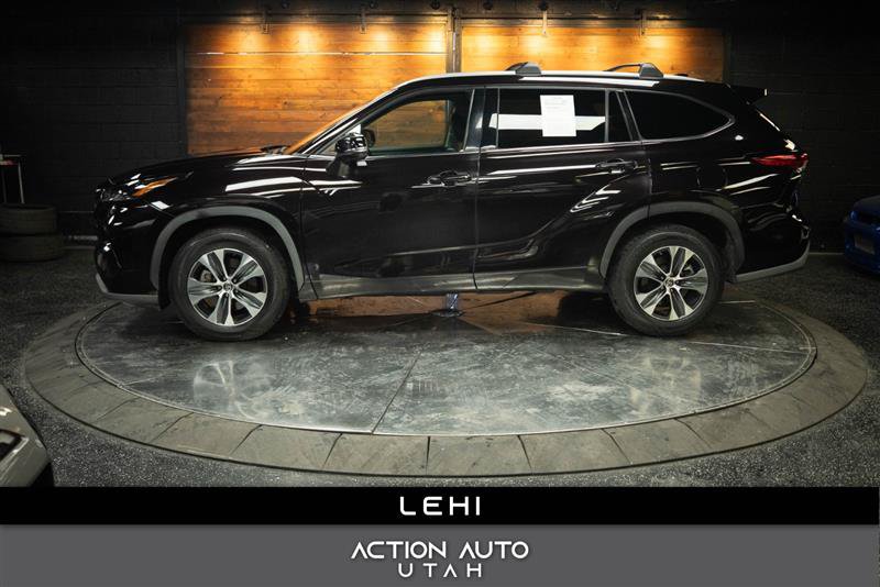 Used 2022 Toyota Highlander XLE FWD image 1