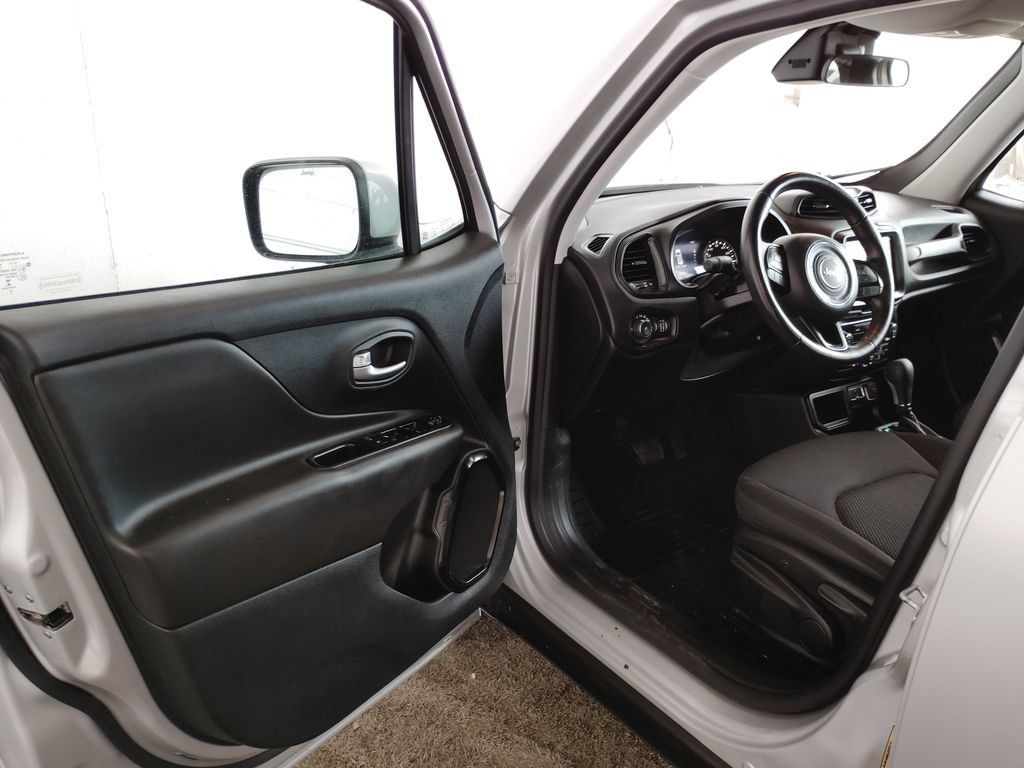 Used 2020 Jeep Renegade Altitude w/ UConnect 8.4 Nav Group FWD image 18