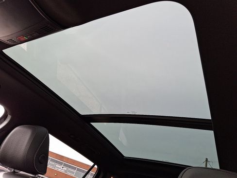 Used 2022 Volkswagen Tiguan SE R-Line image 14