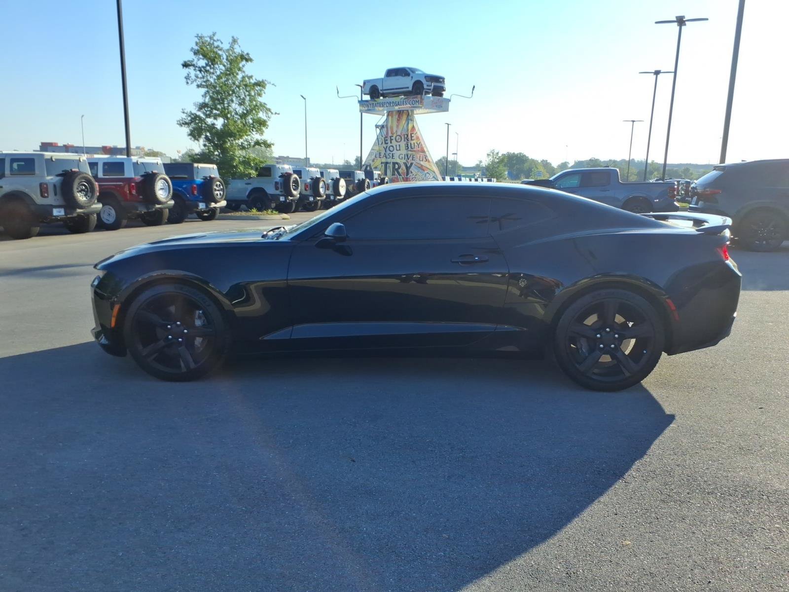 Used 2018 Chevrolet Camaro SS RWD image 6