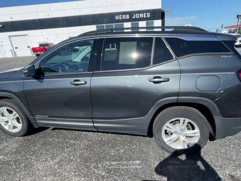 Used 2020 GMC Terrain SLE w/ Driver Convenience Package FWD image 7