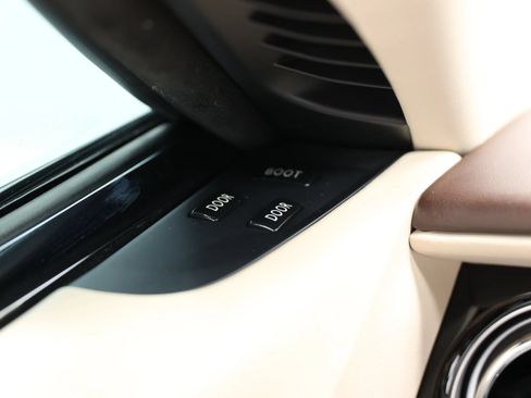 Used 2015 Rolls-Royce Wraith RWD image 35
