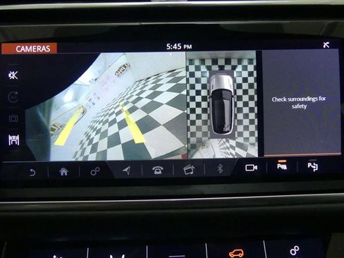 Used 2019 Land Rover Range Rover Velar R-Dynamic HSE image 10