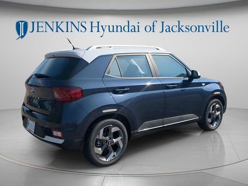 New 2025 Hyundai Venue Limited FWD image 4