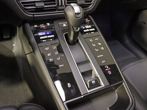 Certified 2026 Porsche Macan AWD/4WD image 29