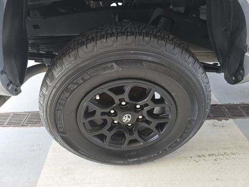 Used 2022 Toyota Tacoma SR5 w/ Technology Package image 13