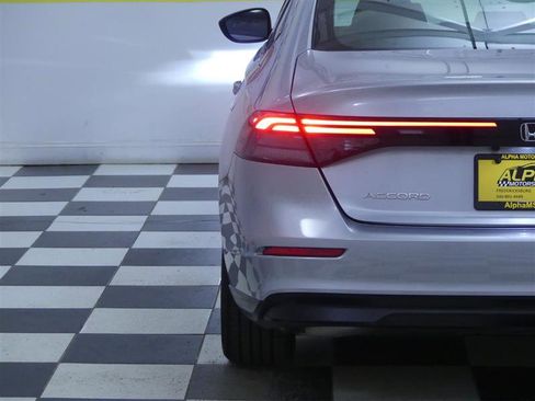 Used 2025 Honda Accord SE image 28