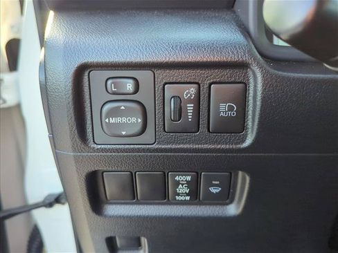 Used 2022 Toyota 4Runner SR5 Premium w/ Moonroof Package AWD/4WD image 11