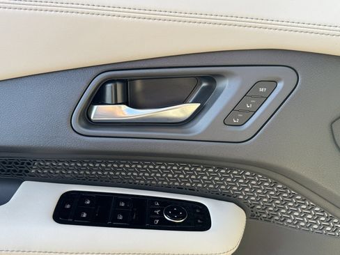 Used 2024 Nissan Ariya AWD image 34