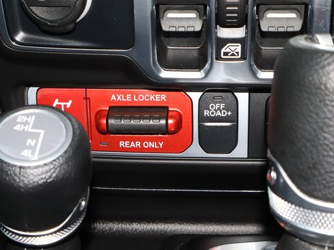 Used 2025 Jeep Gladiator Willys image 10