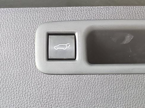 Used 2020 Toyota Highlander XLE AWD/4WD image 13