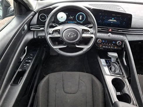 Used 2023 Hyundai Elantra SEL w/ Convenience Package image 11