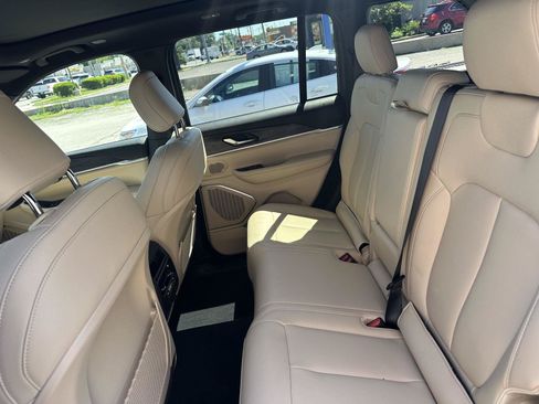 Used 2025 Jeep Grand Cherokee Limited 4xe AWD/4WD image 29