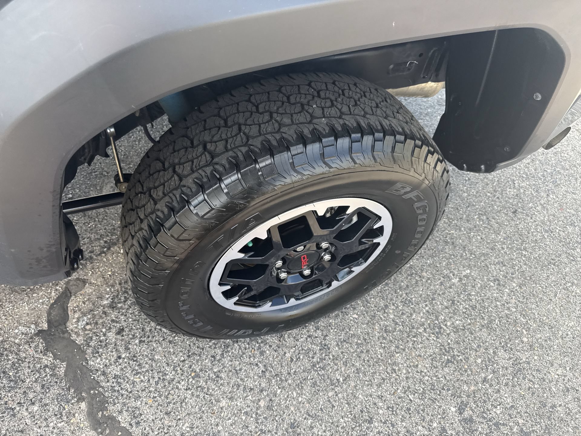 Used 2024 Toyota Tacoma TRD Off-Road AWD/4WD image 40