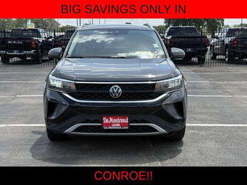 Used 2023 Volkswagen Taos SE FWD image 2
