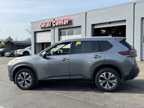Used 2021 Nissan Rogue SV w/ Premium Package image 12