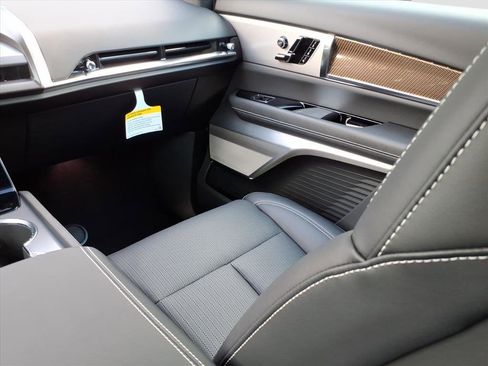 New 2026 Cadillac Vistiq Sport w/ LPO, Floor Liner Package image 10