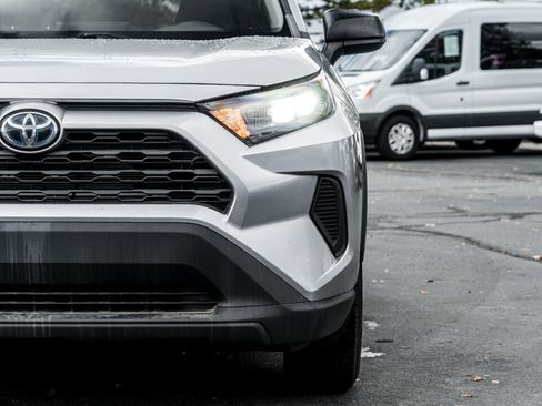 Used 2021 Toyota RAV4 LE image 8