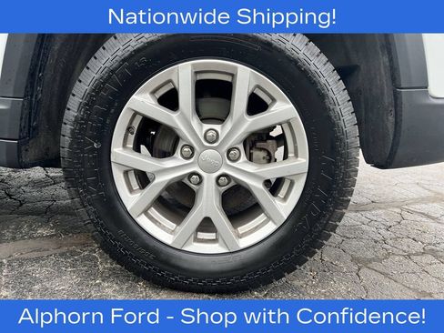 Used 2023 Jeep Grand Cherokee Limited AWD/4WD image 39