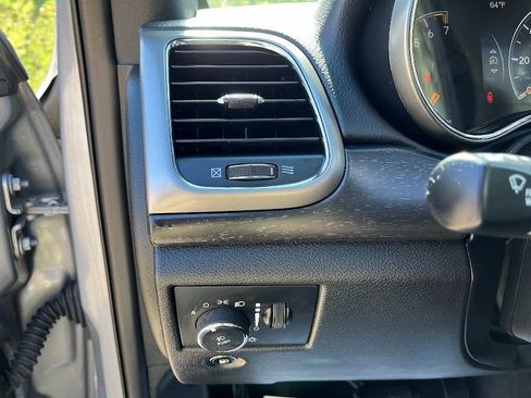 Used 2018 Jeep Grand Cherokee Altitude image 10