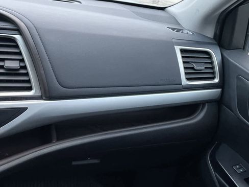 Used 2019 Toyota Highlander XLE image 16