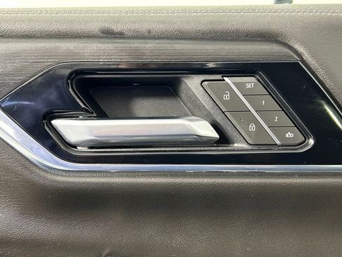 Used 2025 GMC Yukon XL Denali w/ Sun & Power Step Package image 36