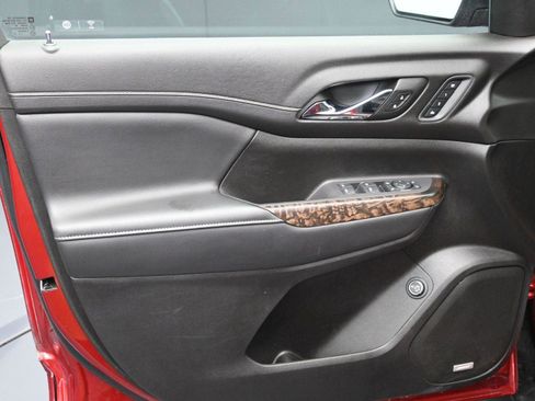 Used 2022 GMC Acadia Denali w/ Denali Ultimate Package image 24