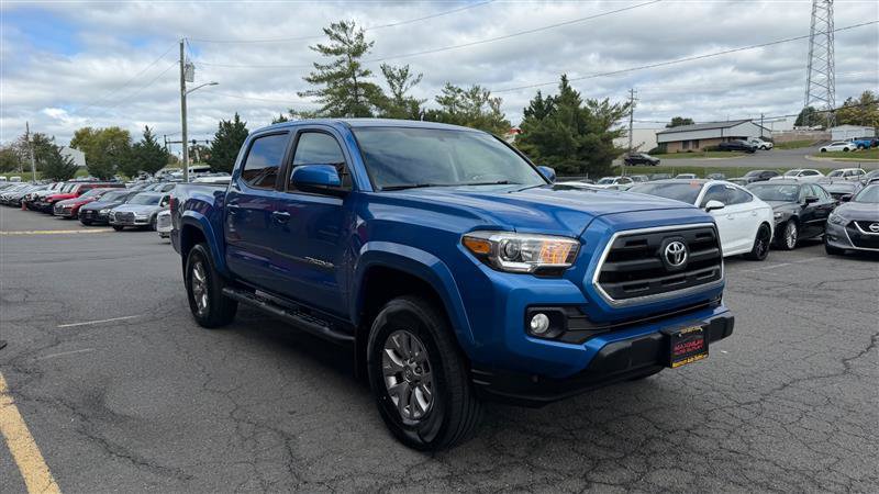 Used 2017 Toyota Tacoma SR5 AWD/4WD image 3
