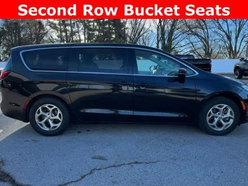 Used 2024 Chrysler Pacifica Limited image 9
