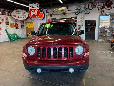 Used 2015 Jeep Patriot Latitude FWD image 10