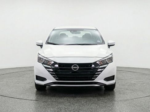 Used 2025 Nissan Versa SV FWD image 2