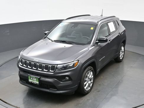 Used 2024 Jeep Compass Latitude AWD/4WD image 34