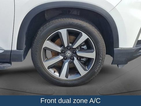 Used 2025 Honda Pilot Touring image 10
