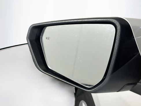 Used 2021 Chevrolet Equinox LT FWD image 16
