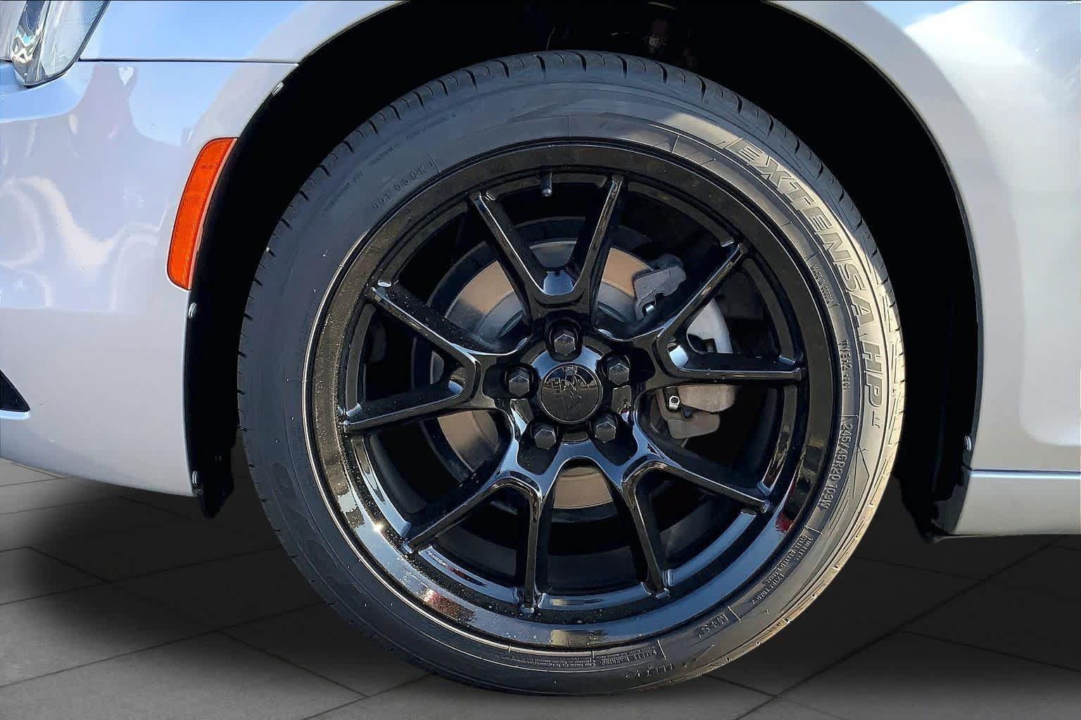 Used 2022 Chrysler 300 Touring w/ Sport Appearance Package RWD image 11