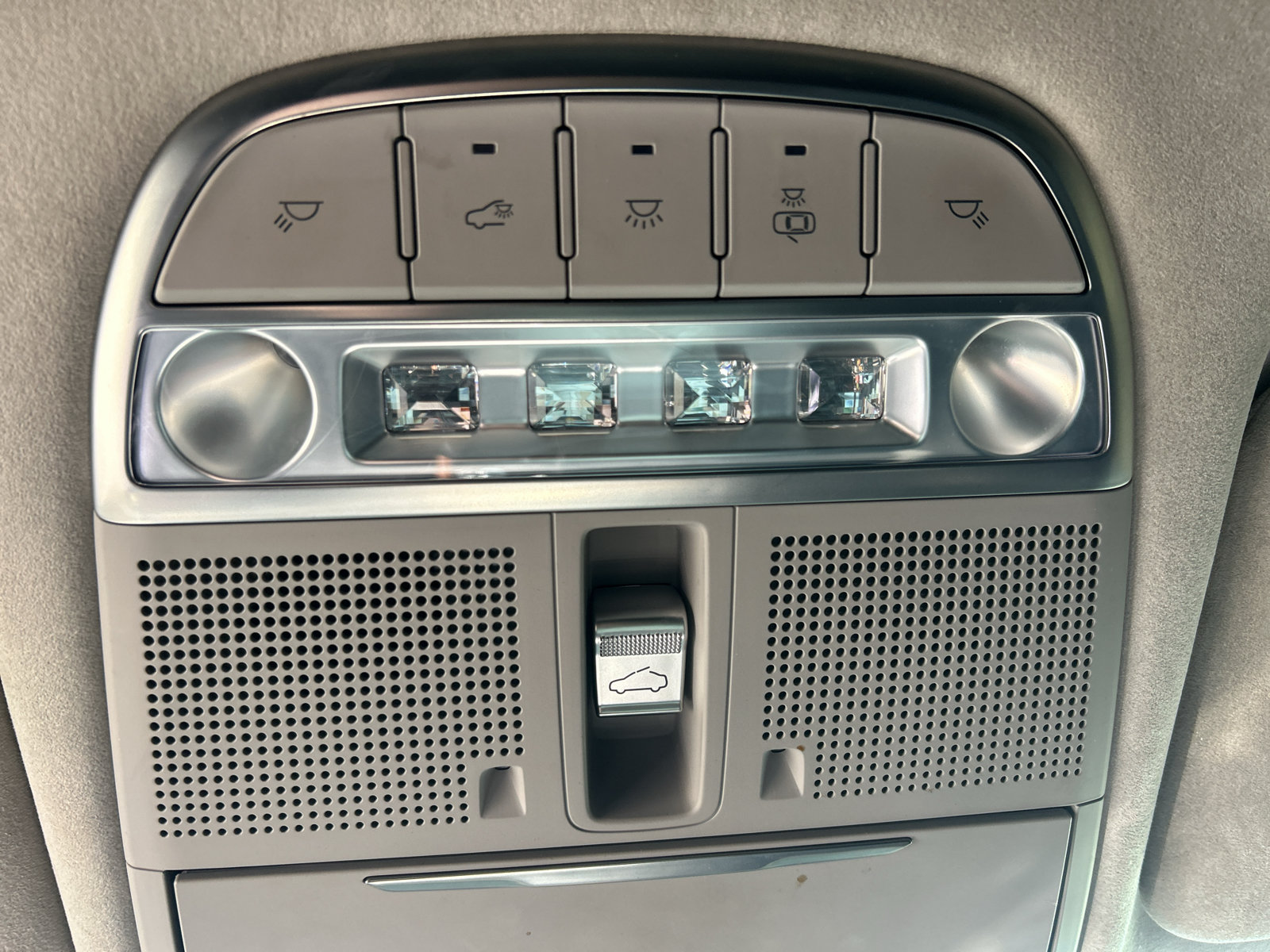 Used 2019 Genesis G90 3.3T Premium RWD image 21